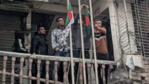 এবার ফরিদপুর জেলা আ.লীগ কার্যালয়ে দেখা গেল জাতীয় পতাকা