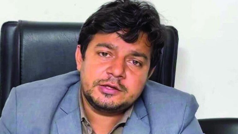 নির্বাচনী প্রচারণায় আমজনতার তারেকের ওপর ডিম নিক্ষেপের অভিযোগ