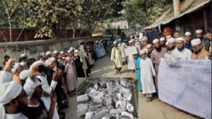 পবিত্র কোরআন অবমাননা, প্রতিবাদে ধর্মপ্রাণ মুসলমানদের মানববন্ধন