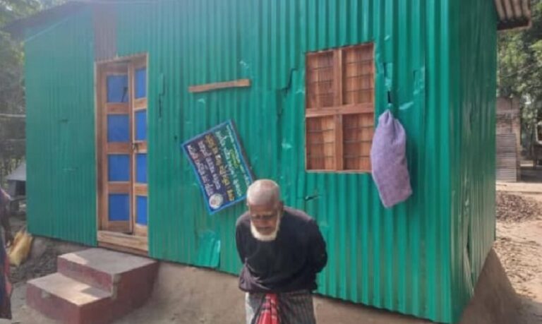 তারেক রহমানের উপহারপ্রাপ্ত দৃষ্টিপ্রতিবন্ধী গফুরের বাড়িতে হামলা ও লুটপাট