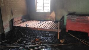 গৌরীপুরে আ.লীগ নেতার বাড়িতে আগুন