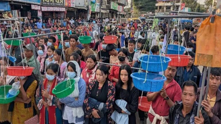 দাঁড়িপাল্লার পক্ষে ত্রিপুরা চাকমা মারমা সম্প্রদায়ের লোকজনের মিছিল