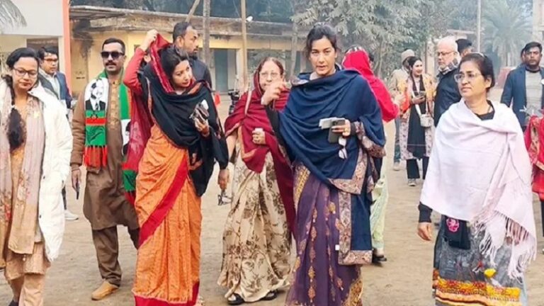 ২৫ বছর পর ভোট দিয়ে উচ্ছ্বাস প্রকাশ ফখরুল কন্যার