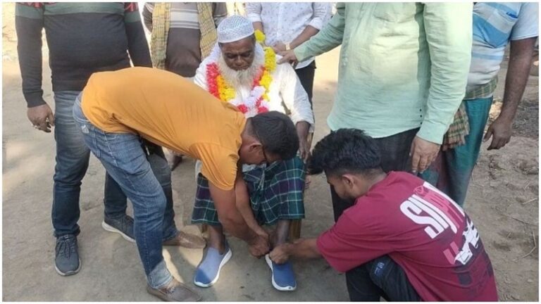 বিএনপি ক্ষমতায় না আসলে খালি পায়ে থাকার শপথ; ১৭ বছর পর জুতা পরলেন বিএনপি ভক্ত সুরুজ