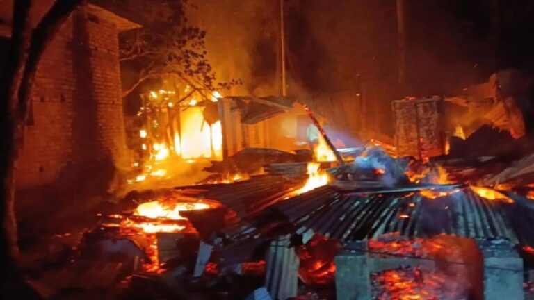 বাগেরহাটে দুর্বৃত্তের আগুনে পুড়ে ছাই বিএনপির কার্যালয়