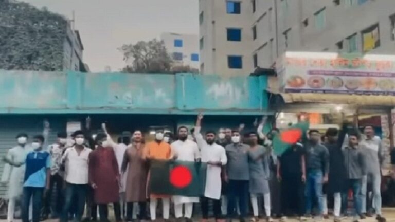 কুমিল্লা ব্রাহ্মণপাড়ায় নিষিদ্ধ ছাত্রলীগ-যুবলীগ নেতাকর্মীদের মিছিল