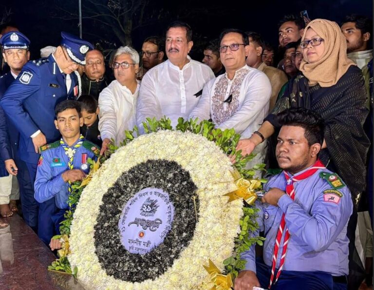 রাজশাহীতে কেন্দ্রীয় শহীদ মিনারের উদ্বোধন করেন ভূমিমন্ত্রী মিজানুর রহমান মিনু