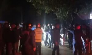 হুমকির প্রতিবাদ করতে গিয়ে ‘জনরোষ’র শিকার শিবির নেতা, উদ্ধার করল পুলিশ