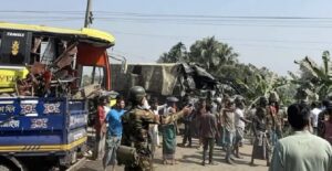 সেনাবাহিনীর গাড়ির সঙ্গে বাসের সংঘর্ষ, নিহত ২