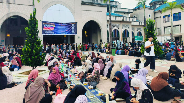 আইআইইউএমে দেড় হাজার শিক্ষার্থীর মিলনমেলা