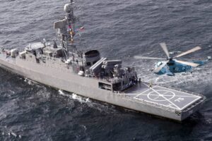 মার্কিন হামলা ইরানের যুদ্ধজাহাজ ধ্বংস, নিহত ৮০?