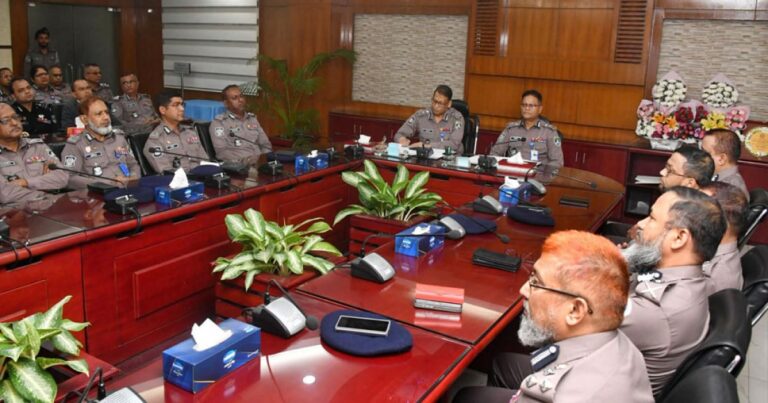 নবনিযুক্ত ও বিদায়ী আইজিপিকে সংবর্ধনা 