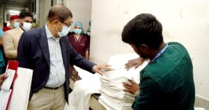 হাসপাতালে দালালচক্রের বিরুদ্ধে কঠোর অবস্থানে স্বাস্থ্যমন্ত্রী