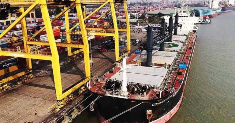 ১৬টি জ্বালানি জাহাজ পৌঁছেছে চট্টগ্রাম বন্দরে