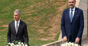 জিয়াউর রহমান ও খালেদা জিয়ার সমাধিতে পল কাপুরের শ্রদ্ধা