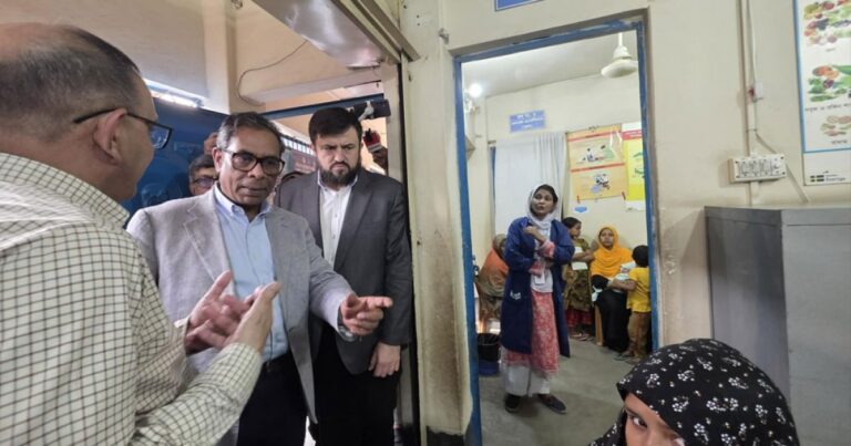 প্রতিবন্ধকতা কাটলে ওরাই হবে আগামীর আলো: কড়াইল বস্তিতে স্বাস্থ্য প্রতিমন্ত্রী