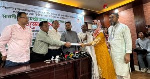 শহীদ জামালের মেয়ে ও কৃতী শিক্ষার্থীকে প্রধানমন্ত্রীর শুভেচ্ছা উপহার