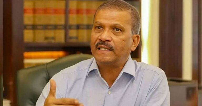 হাসিনা শারীরিকভাবে দেশে নেই, কিন্তু তার রাজনীতি রয়ে গেছে