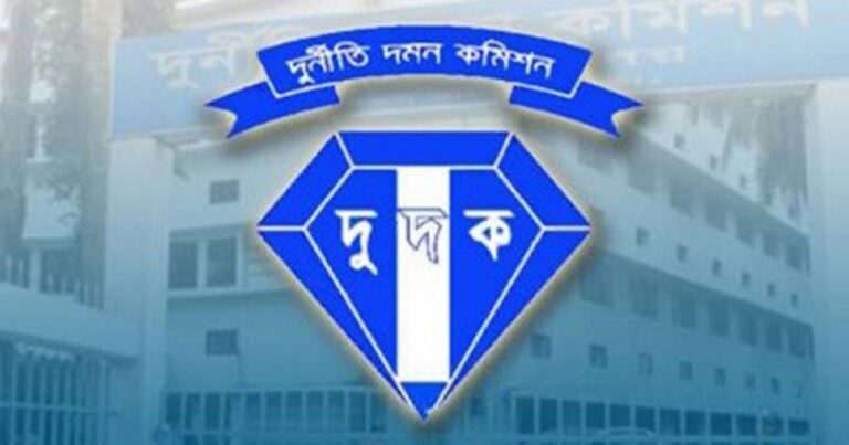 পদত্যাগ করছেন দুদক চেয়ারম্যান ও কমিশনাররা