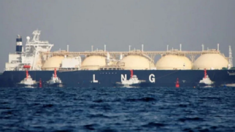 আড়াই লাখ টন এলএনজিসহ চট্টগ্রাম বন্দরে ১৫ জাহাজ