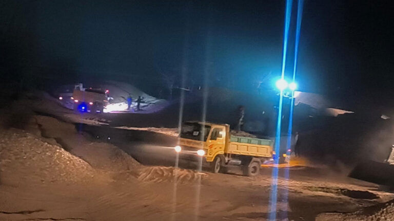 দিনের অনুমতি নিয়ে রাতে চলছে পাথর অপসারণ