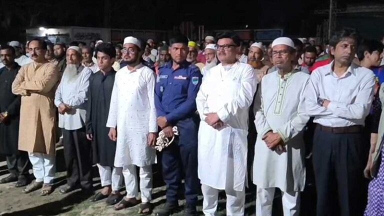 হাতকড়া পরা অবস্থায় ভাইয়ের জানাজায় যুবলীগ নেতা সরফরাজ