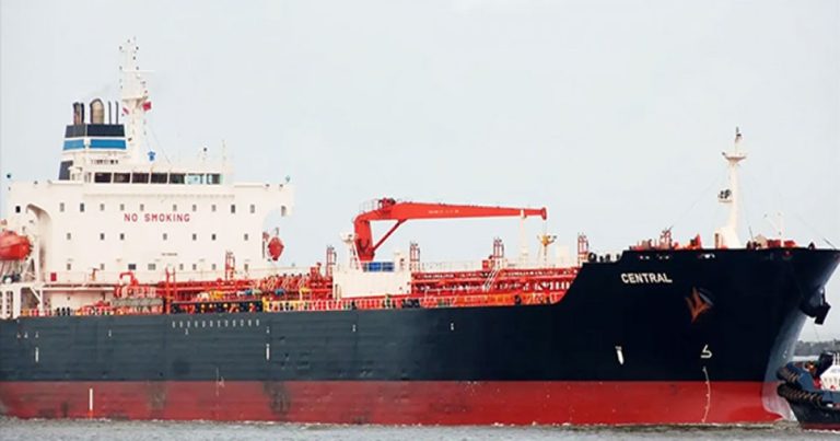 ৫১ হাজার টন জ্বালানি তেল নিয়ে চট্টগ্রাম বন্দরে ২ জাহাজ