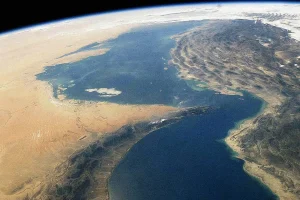 হরমুজ প্রণালীতে জাহাজ চলাচলে অবরোধের হুঁশিয়ারি ট্রাম্পের