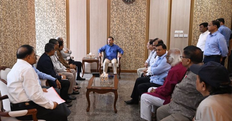 প্রধানমন্ত্রীর সঙ্গে পূজা উদযাপন পরিষদ প্রতিনিধিদলের সাক্ষাৎ