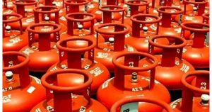 এলপি গ্যাসের দাম বাড়বে না কমবে, জানা যাবে কাল