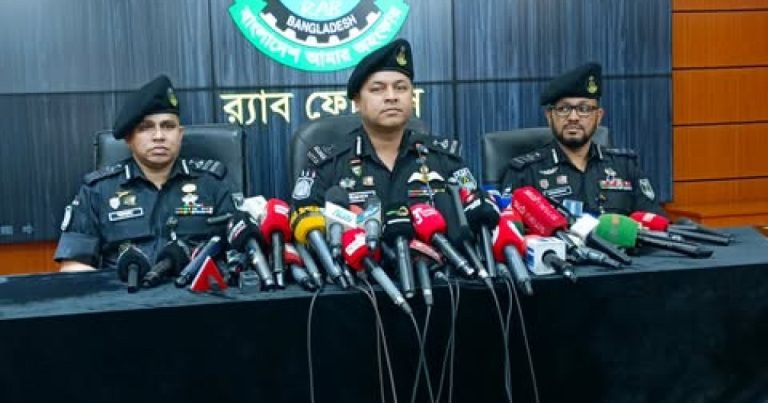 ‘চলন্ত সিএনজি থেকে ফেলে ভ্যাট কর্মকর্তাকে হত্যা করে ছিনতাইকারীরা’