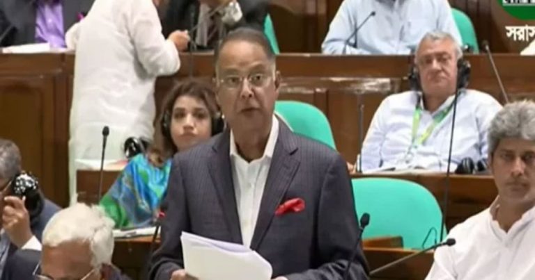 বর্তমানে বিদ্যুতের কোনও ঘাটতি নেই: বিদ্যুৎমন্ত্রী