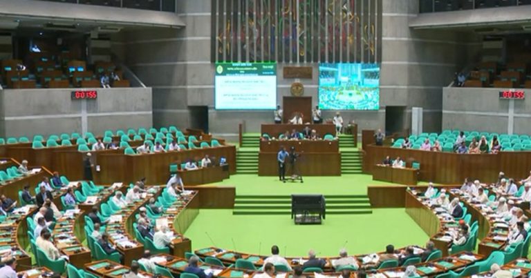 স্থানীয় সরকার বিল পাস না হলে আ. লীগ মেয়রদের চেয়ারে বসাতে হবে