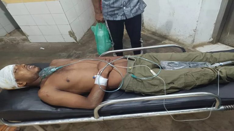 মুরাদনগরে ফলের আড়তের কর্মচারীকে কুপিয়ে হত্যার চেষ্টা