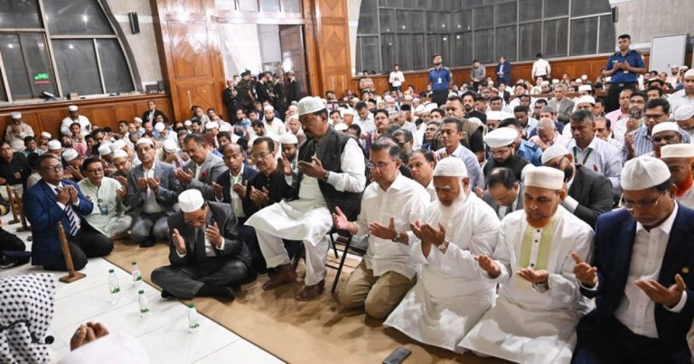 স্পিকারের সহধর্মিণীর রুহের মাগফেরাত কামনায় দোয়া মাহফিলে প্রধানমন্ত্রী