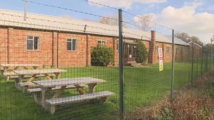 যুক্তরাজ্যে আশ্রয়প্রার্থীদের হোটেল থেকে সরিয়ে সামরিক ব্যারাকে স্থানান্তর, বাড়ছে বিতর্ক