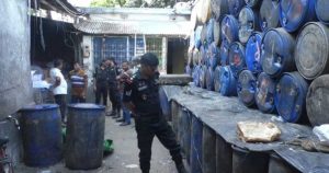 র‍্যাবের অভিযানে ধরা পড়ল বিপুল তেলের মজুদ