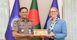 আইজিপির সঙ্গে ব্রিটিশ হাইকমিশনারের সাক্ষাৎ