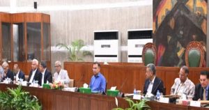 অফিস ৯টা-৪টা , দোকান ও মার্কেট সন্ধ্যা ৬টার পর বন্ধ