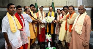 ডেপুটি স্পিকারের সঙ্গে ব্রাহ্মণ পুরোহিতদের সাক্ষাৎ