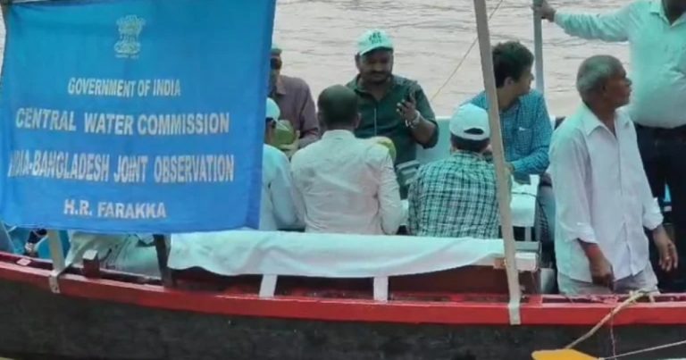 গঙ্গার পানিপ্রবাহ পর্যবেক্ষণ করল যৌথ নদী কমিশনের প্রতিনিধি দল