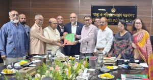 স্বাস্থ্যমন্ত্রীর সাথে স্বাস্থ্যখাত সংস্কার কমিশনের বৈঠক