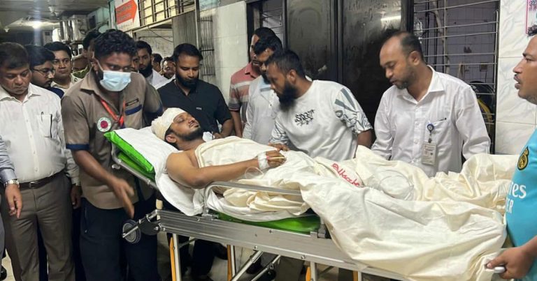 আহত ডা. নাসির ঢাকা মেডিকেল কলেজ হাসপাতালে ভর্তি