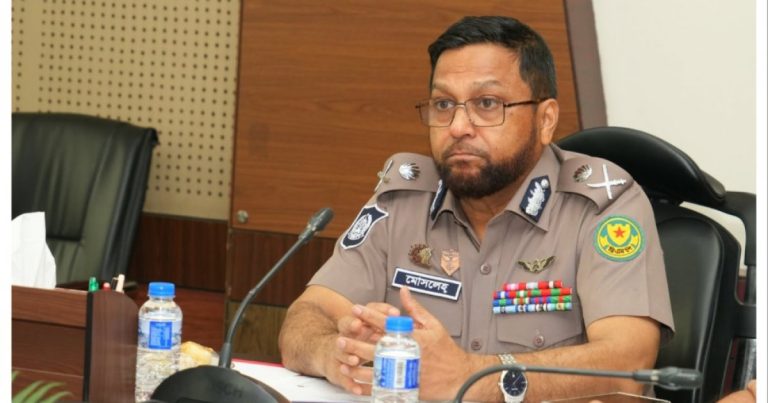 পশুবাহী গাড়ি নিয়ে টানাটানি করলেই কঠোর ব্যবস্থা: ডিএমপি কমিশনার