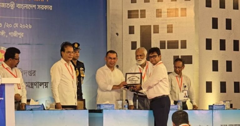 পিতার স্মৃতিবিজড়িত স্মারক ছুঁয়ে দেখলেন প্রধানমন্ত্রী