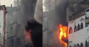 গুলিস্তানে জুতার কারখানায় আগুন