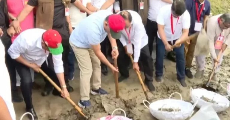 ত্রিশালে ধরার খাল পুনঃখনন কার্যক্রম উদ্বোধন করলেন প্রধানমন্ত্রী