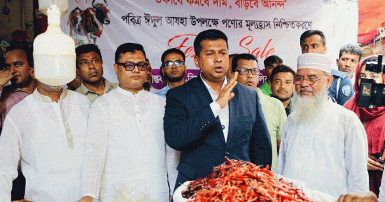 নিত্যপণ্যের দাম কমিয়ে উৎসবের নতুন সংস্কৃতি চালু করলেন ডিসি জাহিদ