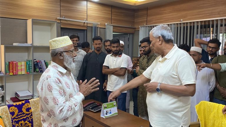 এমপি মো. শাহজাহানের মধ্যস্থতায় বহিষ্কৃত ছাত্রদল নেতাদের ক্ষমা করলেন অধ্যক্ষ