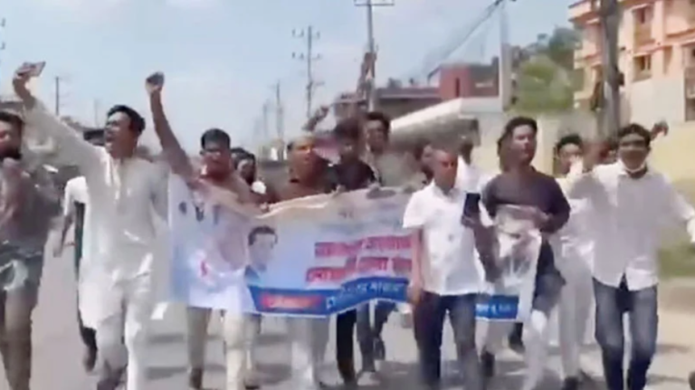নোয়াখালীতে নিষিদ্ধ ছাত্রলীগের ঝটিকা মিছিল
